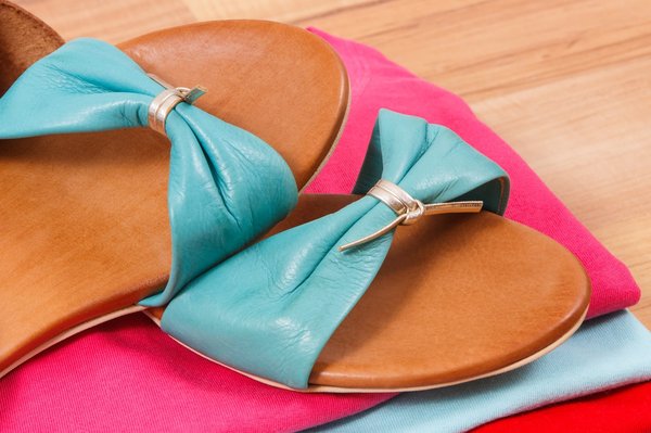 Quelle est la meilleure technique pour choisir des sandales compensées confortables pour un mariage champêtre?